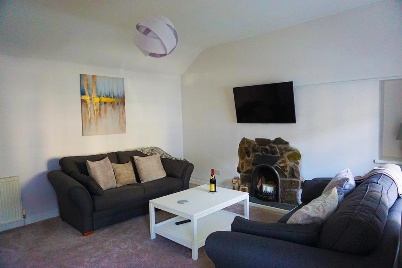 Staycation At Pine Cottage, A Newly Refurbished Holiday Cottage Goodwick Esterno foto