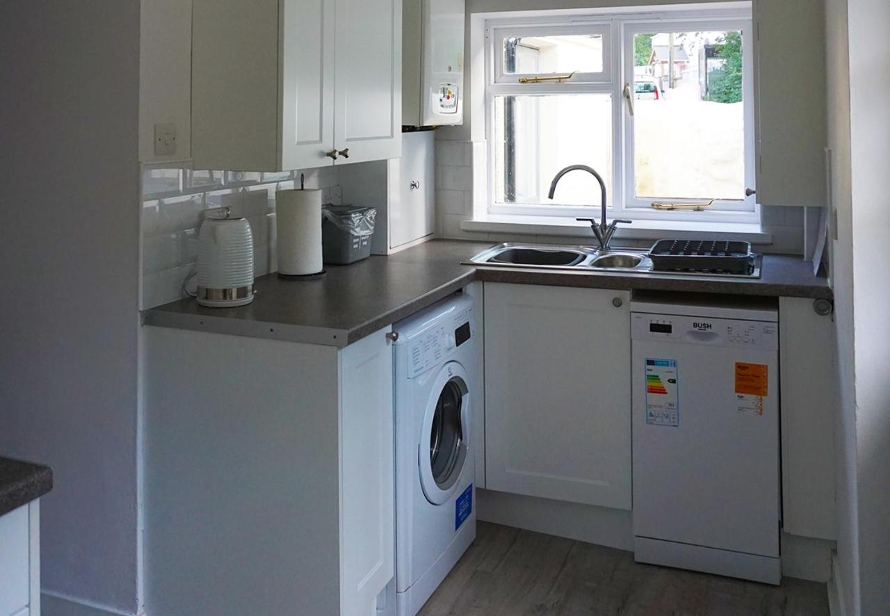 Staycation At Pine Cottage, A Newly Refurbished Holiday Cottage Goodwick Esterno foto